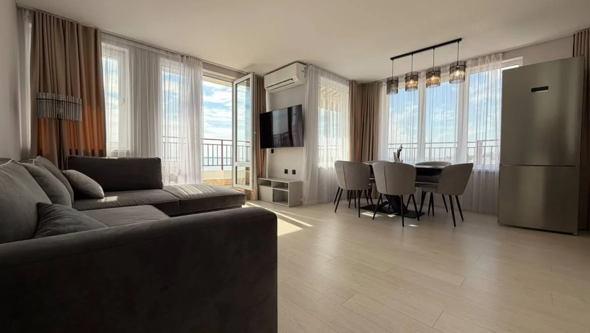 Уникальный четырехкомнатный пентхаус с видом на море в комплексе Marina View Fort Beach, Святой Влас — фото 1