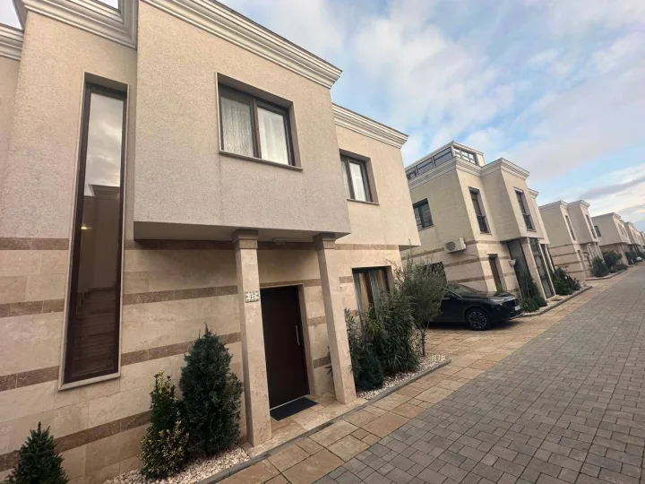 Поморие, Majestic 47 — двухэтажный дом с тремя спальнями и собственным двориком