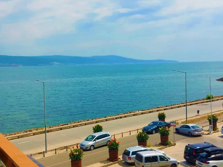 Двухкомнатная квартира с видом на море в комплексе Paradiso, Несебр