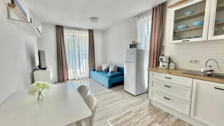 Двокімнатна квартира з паркувальним місцем та коморою в комплексі La Mer Residence, Равда ID: 113321