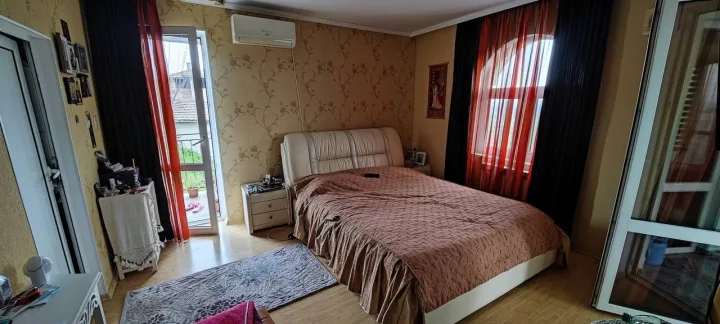 Частный дом с пятью спальнями в Кошарице