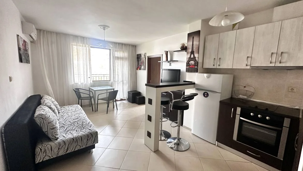 Two-room apartment without maintenance fee in Nessebar — фото 1