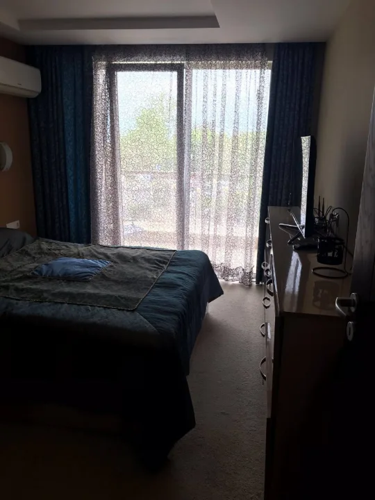 Двухкомнатная квартира в Omega Resort, Равда — просторное жильё у моря с продуманной планировкой и большой площадью
