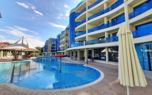 Продается просторная двухкомнатная квартира в комплексе Marina Holiday Club, расположенном в уютном курортном городе Поморие.