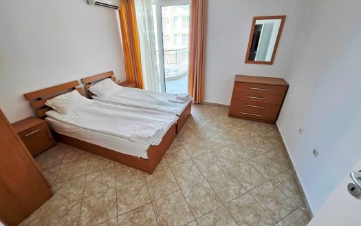 Трёхкомнатная квартира с двумя спальнями и видом на бассейн в комплексе Silver Springs, Солнечный бере