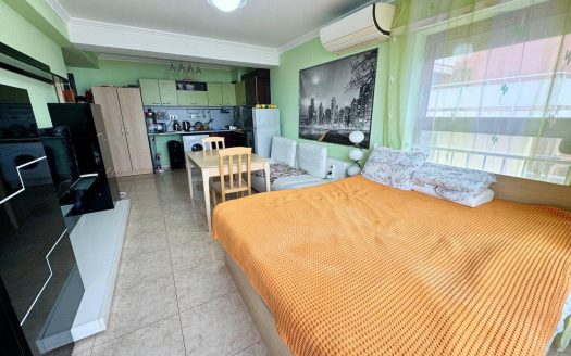 Двухкомнатная квартира с панорамным видом на море в жилом доме Lazur, Святой Влас