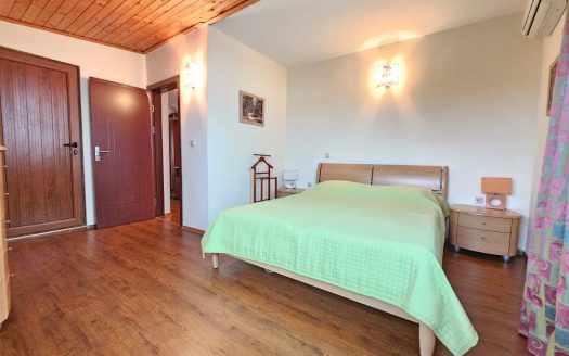 Трёхкомнатная квартира на первой линии с прямым видом на море, Созополь