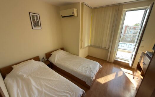 Трёхкомнатная квартира с видом на двор и бассейн в Holiday Fort, Солнечный Берег