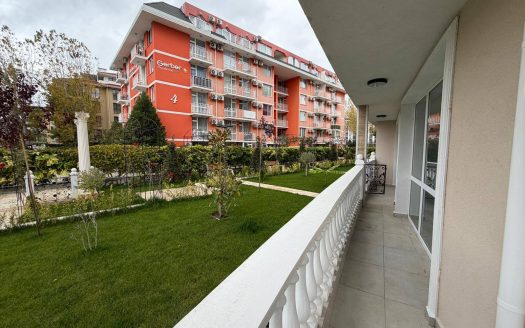 Двухкомнатный апартамент с террасой и лужайкой в Magnolia 7, Солнечный Берег