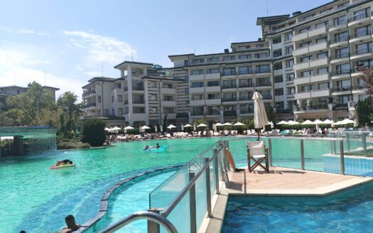 Трёхкомнатная квартира с двумя спальнями и видом на море — Emerald Resort, Равда