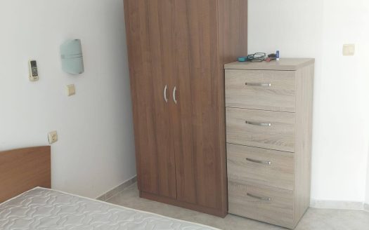 Двухкомнатная квартира с двумя балконами и видом на бассейн в комплексе Sunset Resort, Кошарица