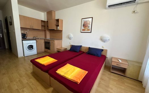 Святой Влас — студия с видом на бассейн в комплексе Panorama Bay