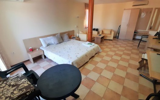 Двухкомнатная квартира с видом на море на первой линии в Kaya, Солнечный Берег