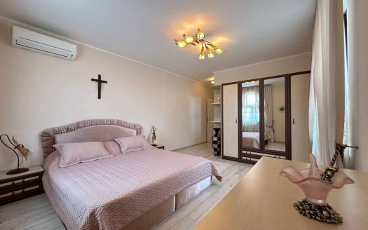 Трёхкомнатная квартира с видом на бассейн в Esteban, Несебр — простор 149 м², высокий этаж и премиальная локация