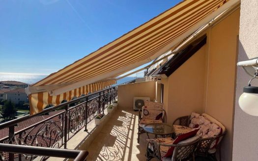 Трёхкомнатная квартира с ремонтом, новой техникой и видом на море в комплексе Phoenix, Святой Влас