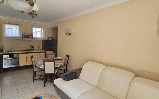 Трёхкомнатная квартира с двумя спальнями и видом на бассейн в Laguna 3, Солнечный Берег