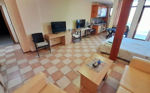 Двухкомнатная квартира с видом на море на первой линии в Kaya, Солнечный Берег