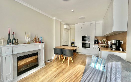 Четырёхкомнатная квартира с видом на бассейн в Belisity, Равда