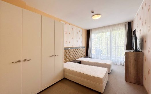 Солнечный Берег — трёхкомнатная квартира с видом на бассейн во второй линии, комплекс Peter House