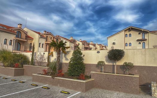 Новый эксклюзивный жилой комплекс Grand Village в рассрочку —  всего в 1 км от Солнечного Берега