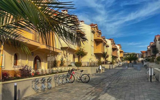 Новый эксклюзивный жилой комплекс Grand Village в рассрочку —  всего в 1 км от Солнечного Берега