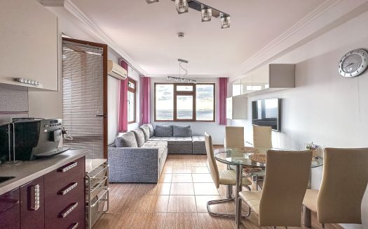 Вид на бескрайнее море из четырёхкомнатной квартиры в комплексе Caprice, Святой Влас