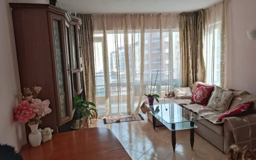 Двухкомнатная квартира рядом с супермаркетом Младость на Солнечном Берегу без таксы поддержки