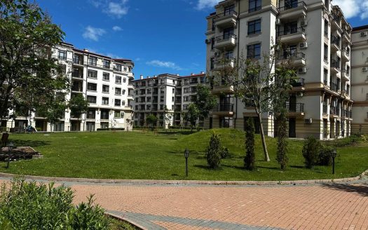 Двухкомнатный апартамент в ста метрах от моря в комплексе Айвазовски Парк, Поморие