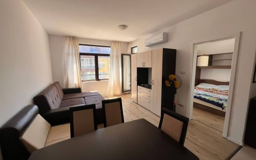 Двухкомнатный апартамент в ста метрах от моря в комплексе Айвазовски Парк, Поморие