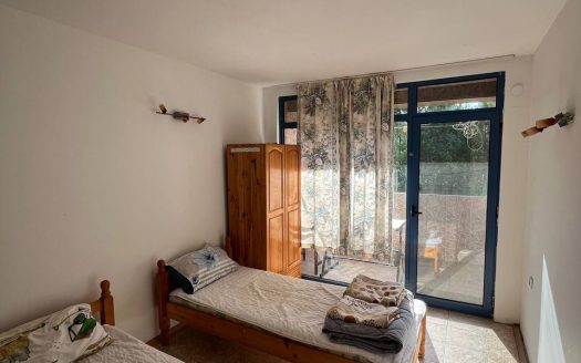 Трёхкомнатная квартира в Kristal 2 в центре Солнечного Берега без таксы поддержки