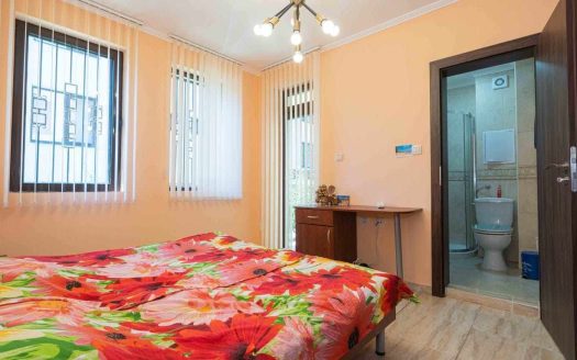 Просторная трёхкомнатная квартира в 150 м от пляжа в Святом Власе — комплекс Воденицата