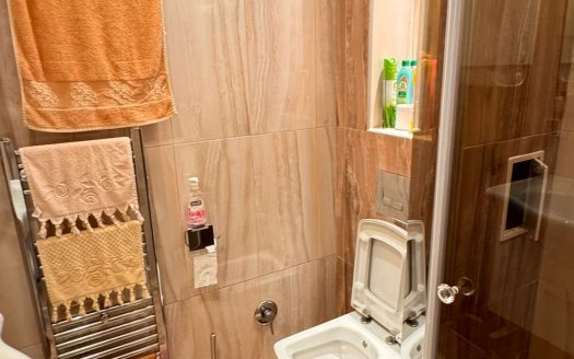 Просторная трёхкомнатная квартира с мебелью и видом на море, горы и бассейн в комплексе Вила Флоренция