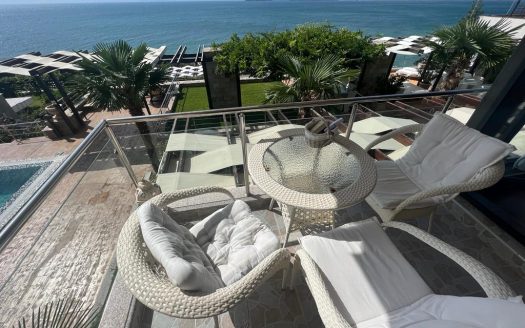 Роскошный апартамент с двумя спальнями и потрясающим видом на море в комплексе Долче Вита 2