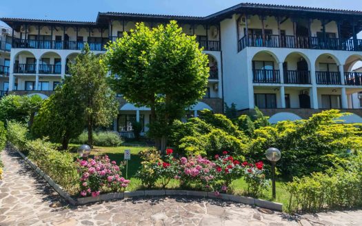 Просторная трёхкомнатная квартира в 150 м от пляжа в Святом Власе — комплекс Воденицата