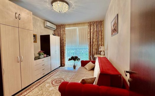 Трехкомнатная квартира 70 м² в комплексе «Солнце и море», Солнечный Берег