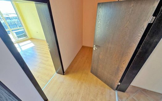 Просторный апартамент с одной спальней в Святом Власе – Luxor