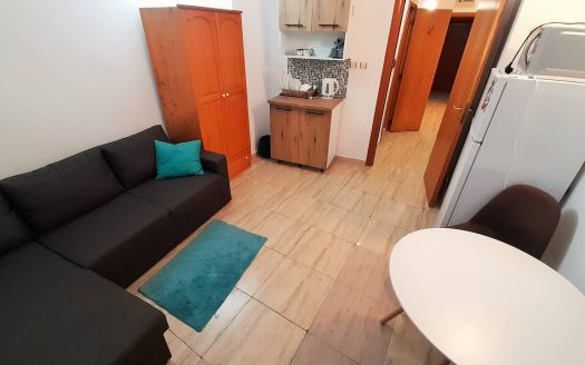 Просторная трёхкомнатная квартира в комплексе Coliseum, всего 50 метров от моря, Солнечный берег