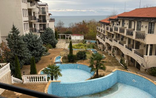 Просторная трехкомнатная квартира с видом на море и бассейн в Обзоре — комплекс The Cliff Beach & Spa Resort