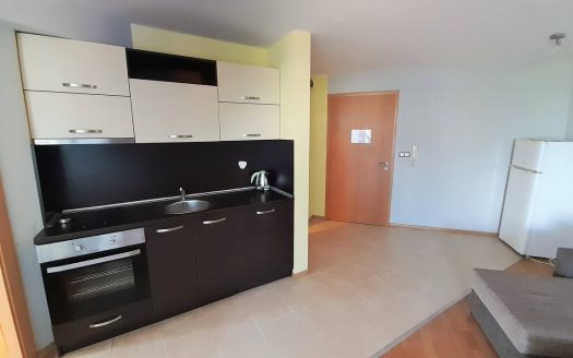 Продается просторная двухкомнатная квартира в комплексе Marina Holiday Club, расположенном в уютном курортном городе Поморие.