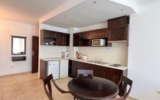 Двухкомнатная квартира с видом на бассейн и зелёный двор в комплексе The Cliff Beach & Spa Resort