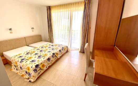 Двухспальный апартамент в комплексе Diamond – простор и престиж с видом на бассейн в Святом Власе