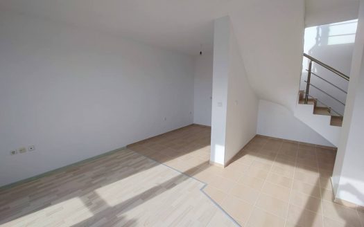 Апартамент с двумя спальнями в жилом доме, Равда