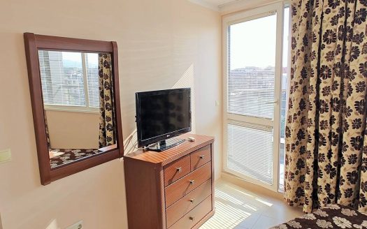 Продается просторная двухкомнатная квартира в комплексе Sunny Beach Plaza, расположенном на курорте Солнечный берег