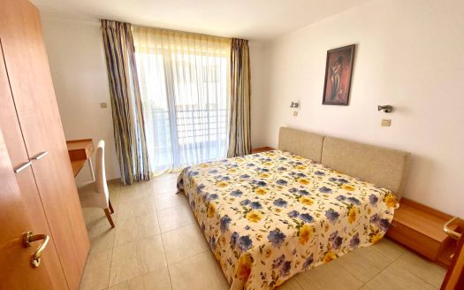 Двухспальный апартамент в комплексе Diamond – простор и престиж с видом на бассейн в Святом Власе