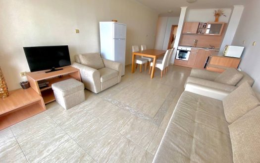 Двухспальный апартамент в комплексе Diamond – простор и престиж с видом на бассейн в Святом Власе