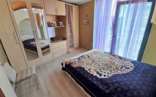 Продается просторная двухкомнатная квартира в комплексе Blue Pearl, расположенном на курорте Солнечный берег.