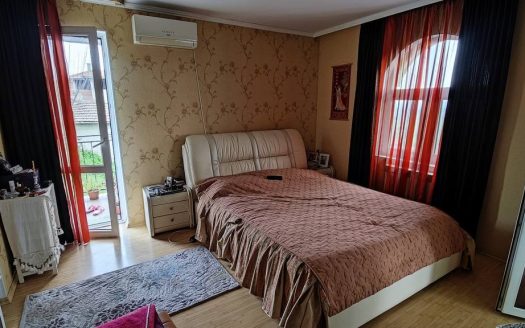 Частный дом с пятью спальнями в Кошарице