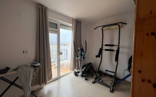 Продается просторный пентхаус на Солнечном берегу с великолепным видом на горы!