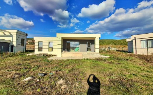 Новый дом с участком в Кошарице