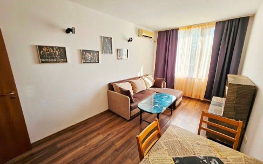 Двухкомнатная квартира с одной спальней и видом на бассейн в комплексе Blue Summer, Солнечный берег